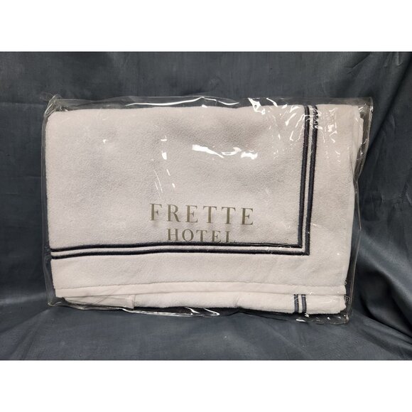 Frette Hotel Classic Bath Mat 20 in x 35 in White Grey 100% Cotton NEW! - Picture 1 of 4